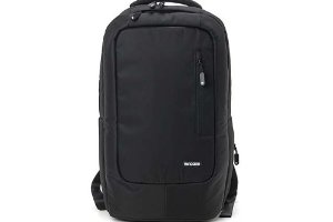 (インケース) INCASE NYLON COMPACT BACKPACK (ナイロンコンパクトバックパック) 55302 BLACK [並行輸入品]